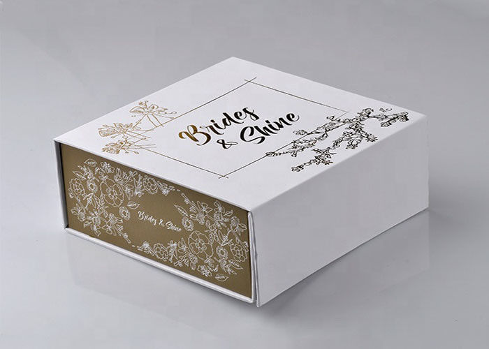 Beautiful Custom Printed Gift Boxes Size 18 X 18 X 7.5cm With Surface Hot Stamping supplier