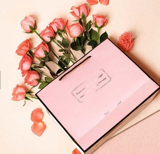 Pink Color Personalized Paper Shopping Bags Popular ODM / OEM Available supplier