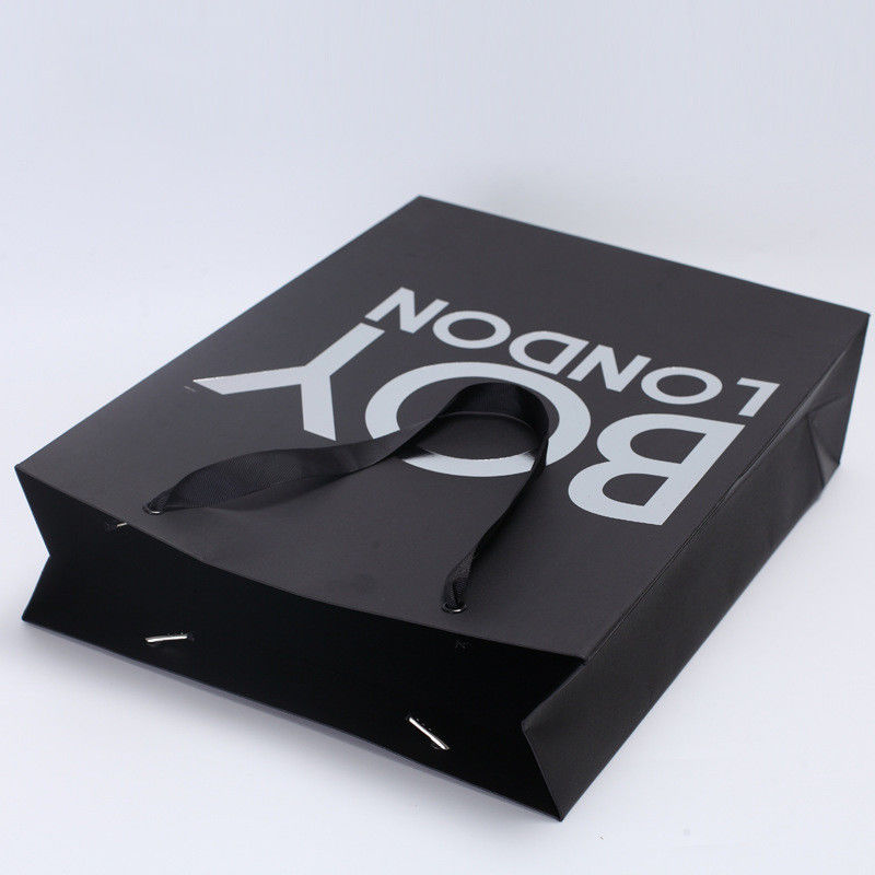 Recyclable Paper Shopping Bags Customized Color For Underwear / T Shirt supplier